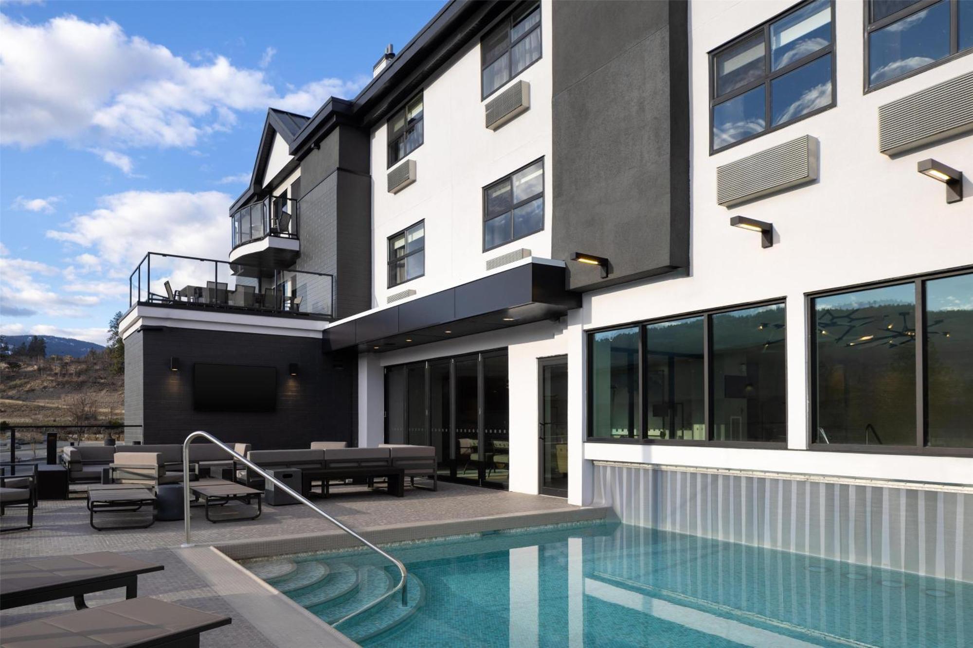 Doubletree By Hilton West Kelowna Exterior foto